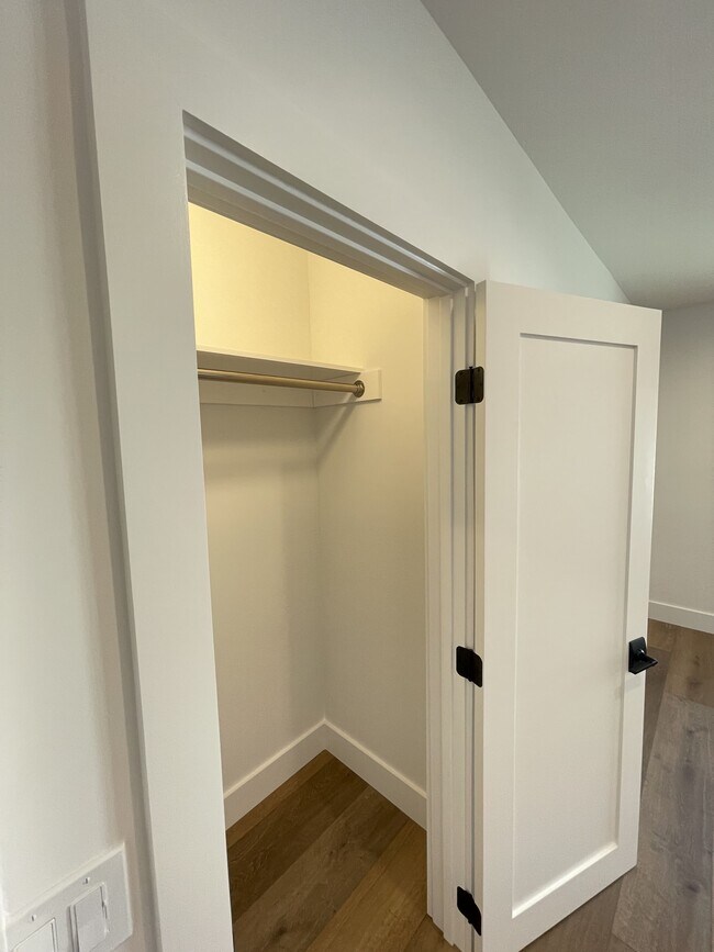 Building Photo - 1536 N Commonwealth Ave