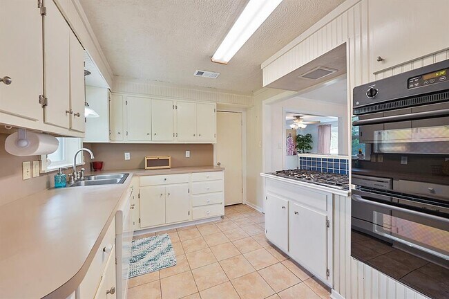 Building Photo - 809 S Coulter Dr