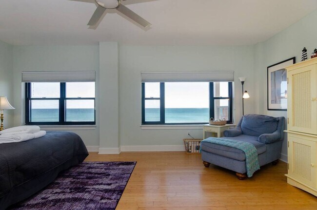 Building Photo - 2400 N Lumina Ave