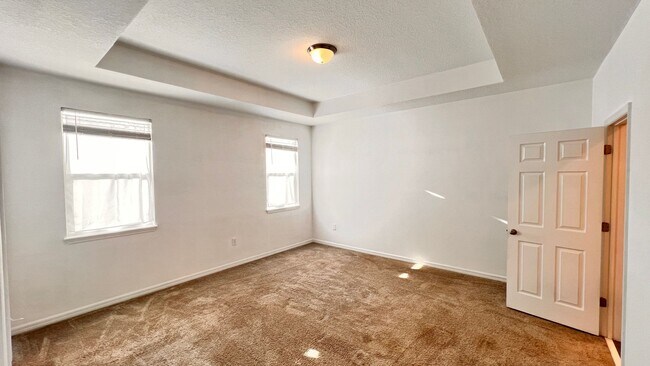 Building Photo - Beautiful, Resort-Style Living with this 3...