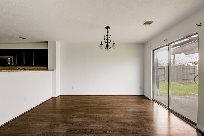 Building Photo - 834 Sweet Flower Dr