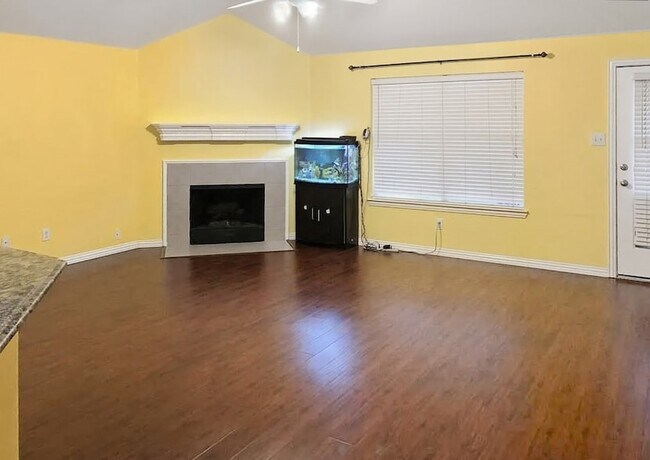 Building Photo - 402 Calvary Dr