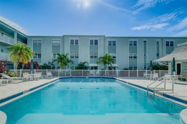 Building Photo - 1706 Belleair Forest Dr