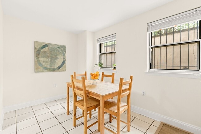 Building Photo - Spacious & Conveniently Located 2br/2ba on U St Corridor!