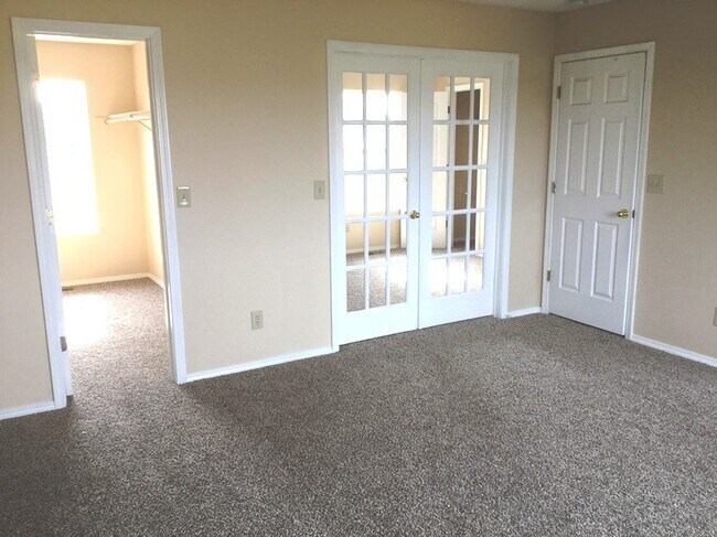 Building Photo - 5532 Many Springs Dr