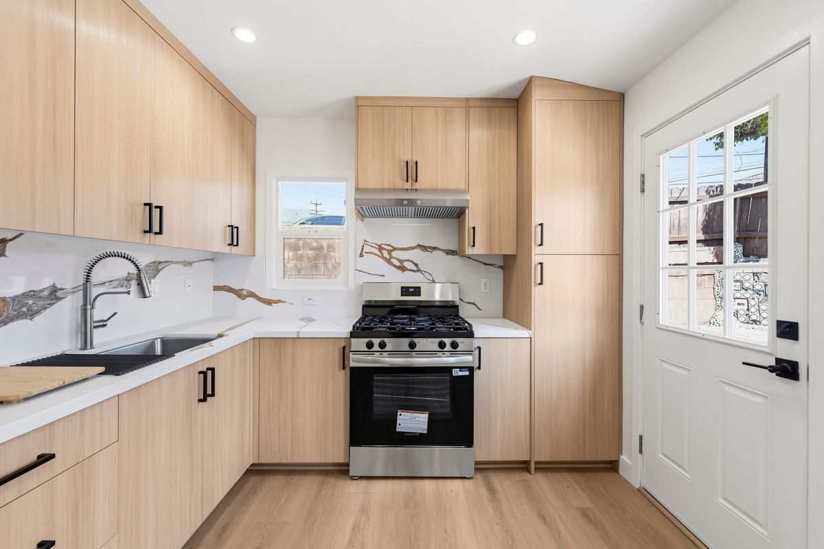 Building Photo - 2817 Sycamore Ave