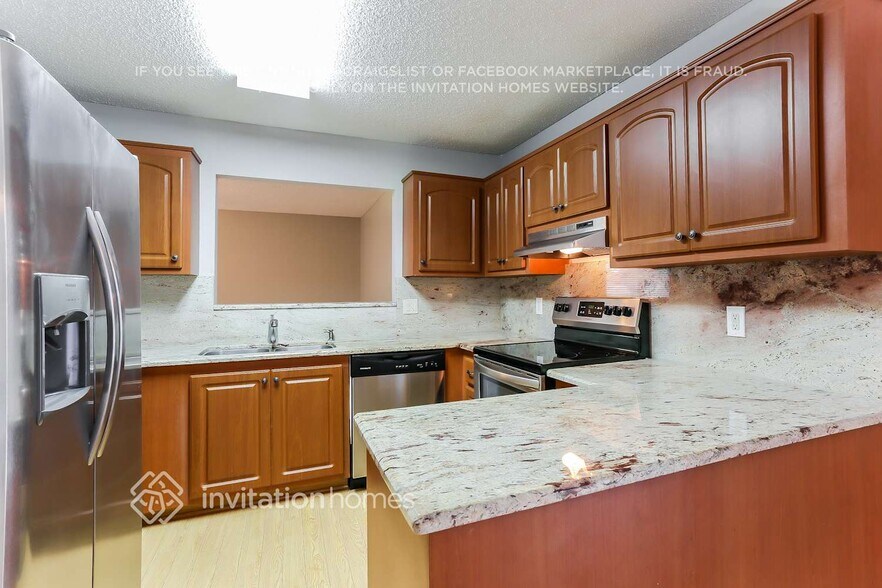 Building Photo - 9422 Saddlebrook Dr