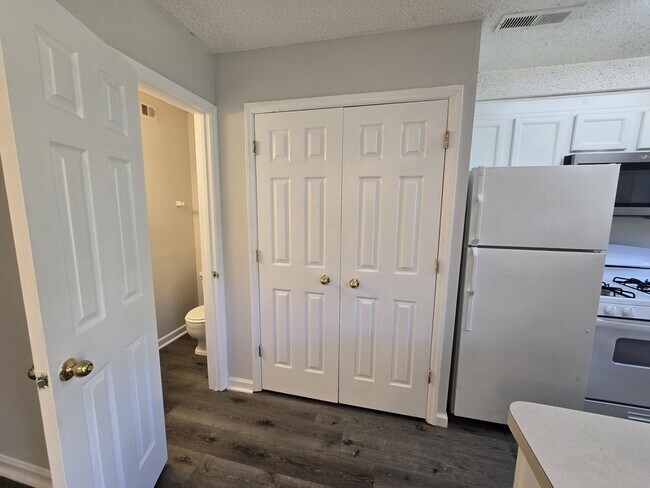 Building Photo - 4812 Blue Bird Ct