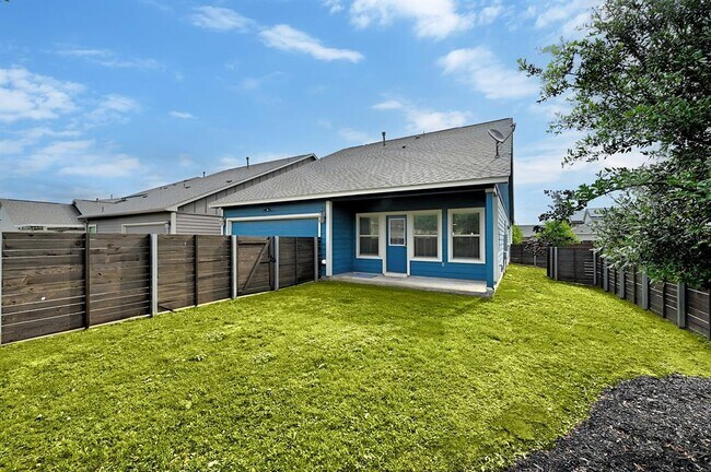 Building Photo - 8816 Mina Dr