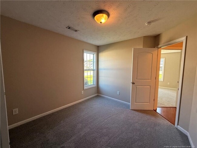 Building Photo - 402 Colonist Pl