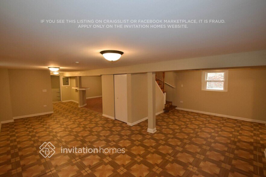 Building Photo - 2528 Ridgeland Ave