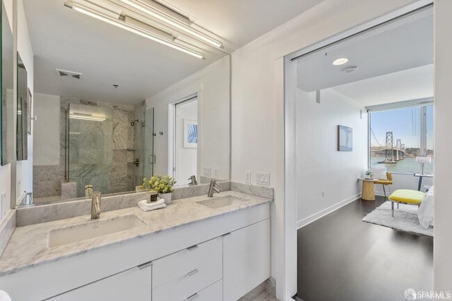 Building Photo - 501 Beale St