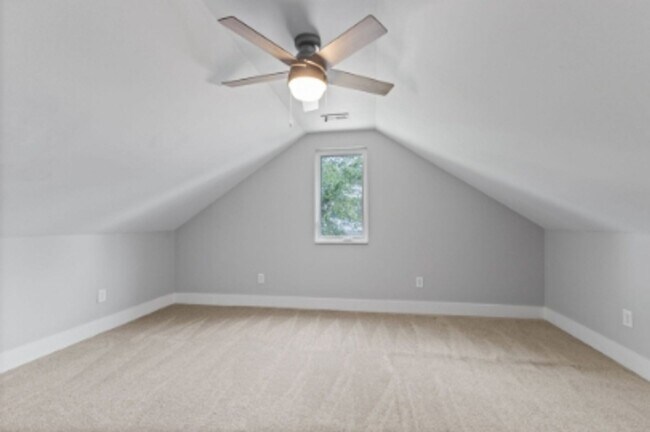 Building Photo - 1806 Woodlawn Ave