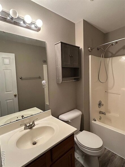 Building Photo - 2311 Garden Ln