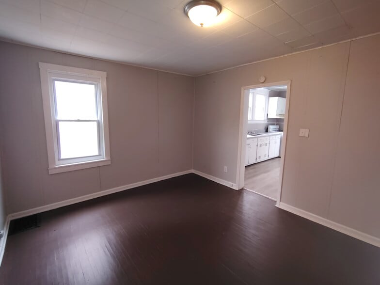 Building Photo - 417 S 12th St