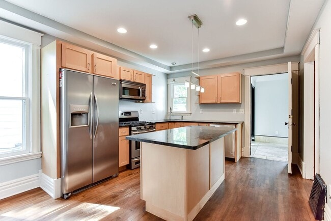 Building Photo - Renovated 3 Bedroom 2 bathroom house. Superb Master suite.