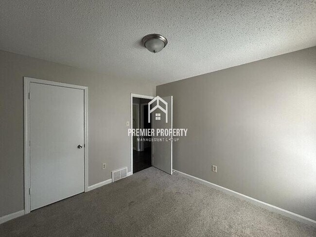 Building Photo - 7067 Apple Creek