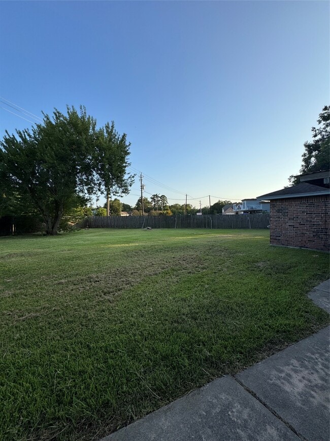 Building Photo - 16510 Oxnard Ln