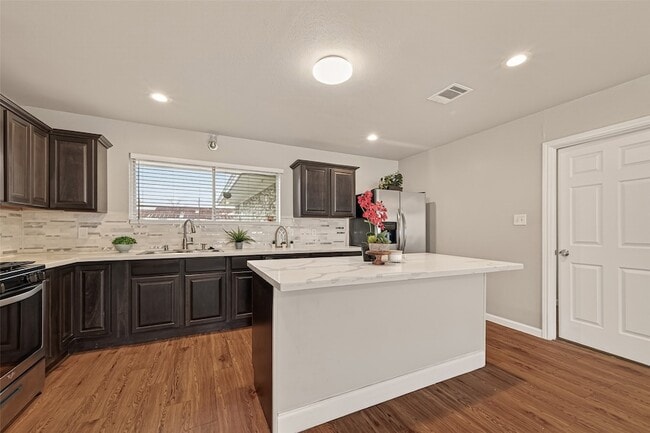 Building Photo - 10 Ferguson St