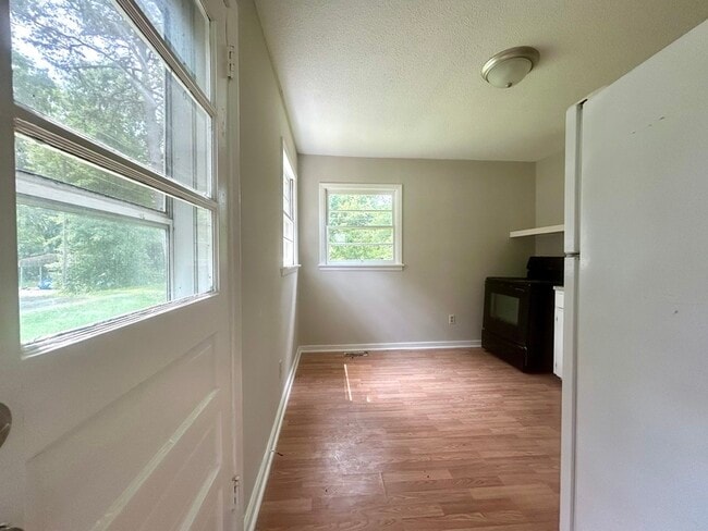 Building Photo - 1646 Amhurst St