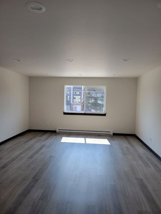 Building Photo - 93 W Jefferson Ave