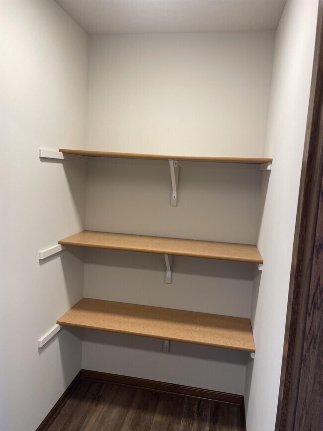 Building Photo - 9208 Peregrine Rd