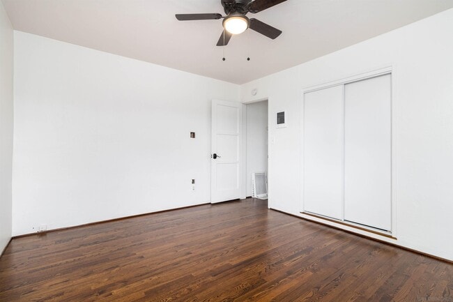Building Photo - 627 60th St