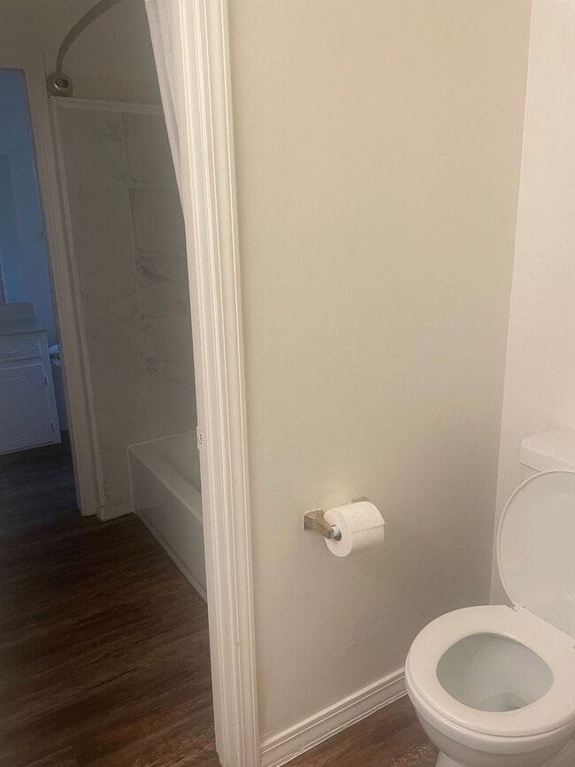 Building Photo - 2/1 ptisd Available for immediate Move in