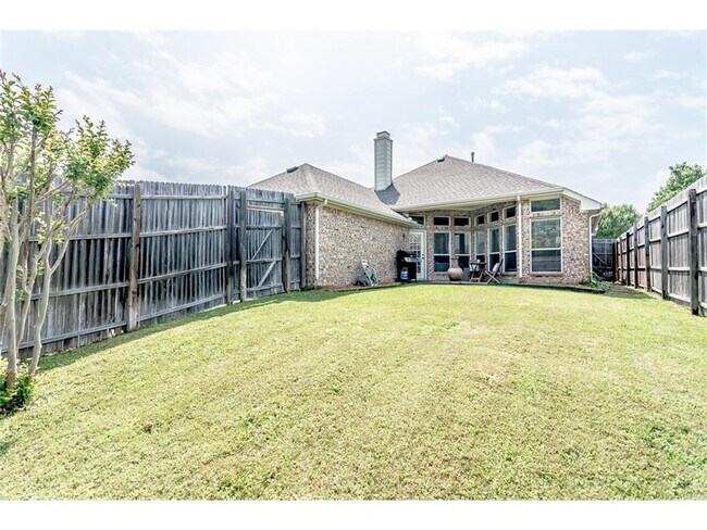 Building Photo - 5708 Bedford Ln