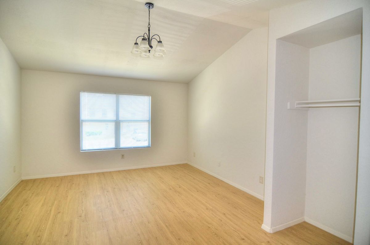 Building Photo - 2194 Aspen Dr