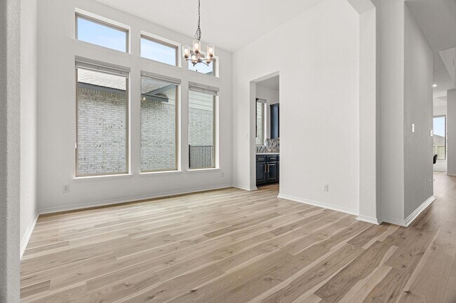 Building Photo - 372 Hollister Dr