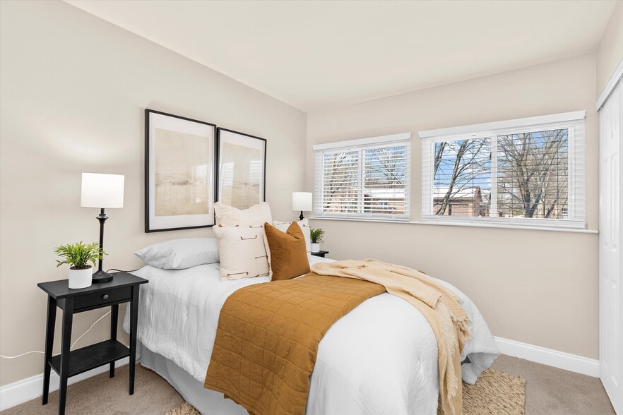 Building Photo - 10747 Evening Wind Ct