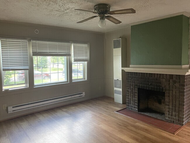 Building Photo - Rost Duplex