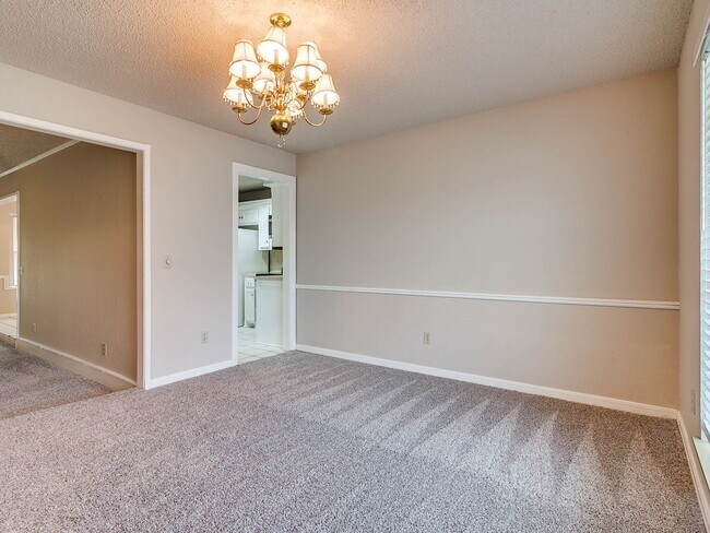 Building Photo - Large Corner Lot - 4 Bed/2.5 Bath + Study - 1 mile from PC North High School