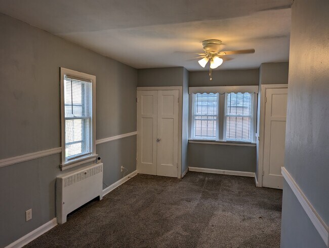 Building Photo - Renovated 3BR/1.5BA | 1,200 Sq Ft | Pet Fr...
