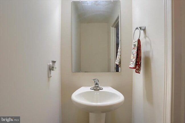 Building Photo - 158 McIntosh Ln