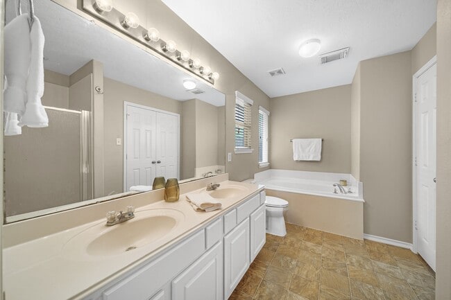Building Photo - 18436 Sunrise Pines Dr