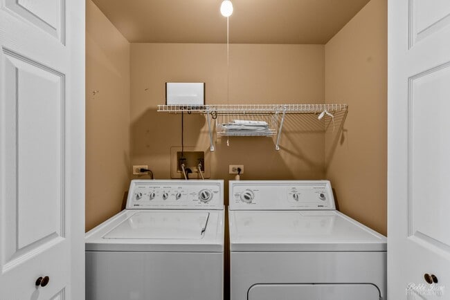 Building Photo - 800 E Saratoga Cir