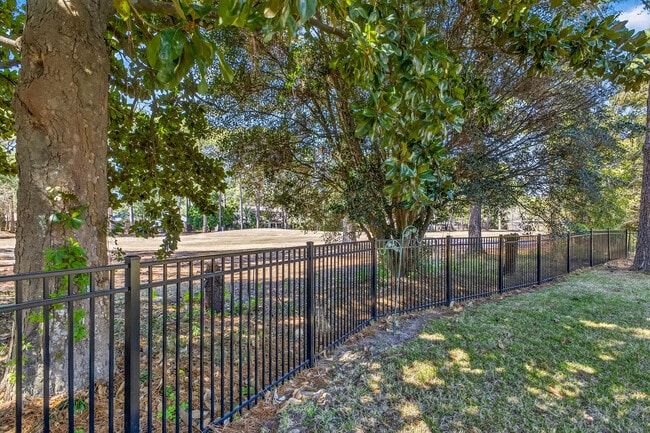 Building Photo - 1140 Troon Dr E