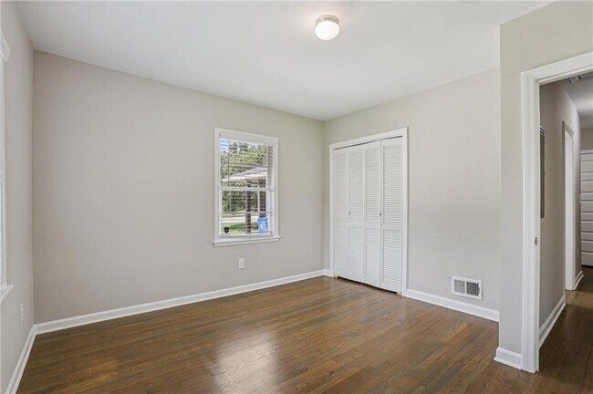 Building Photo - 3731 N Druid Hills Rd