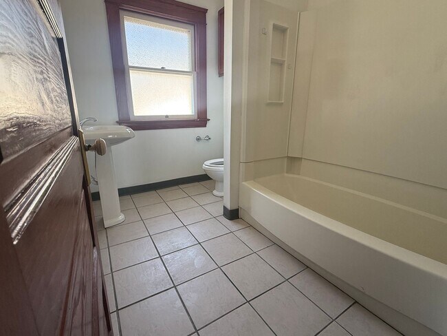 Building Photo - 4438 Pearl Rd