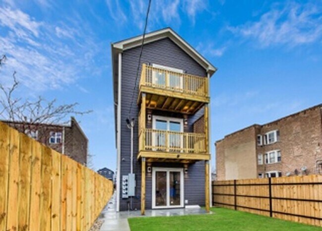 Building Photo - 4745 S Indiana Ave