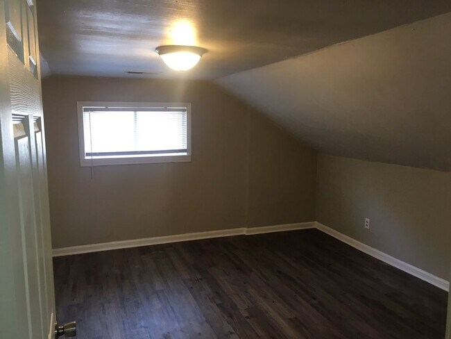 Building Photo - 591 Lundee St