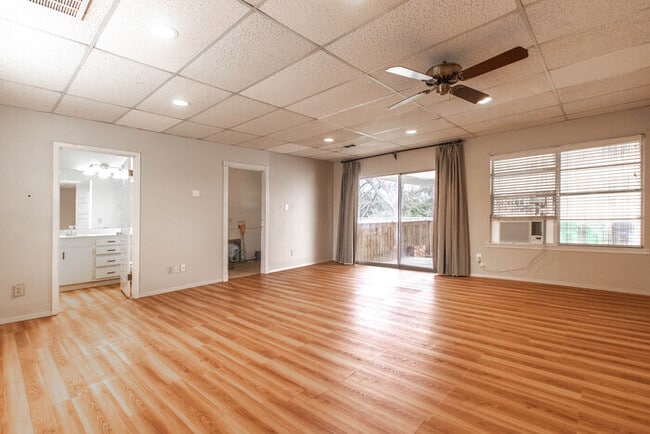 Building Photo - 1227 Ector St