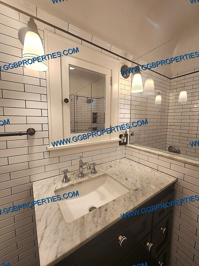 Building Photo - Come See this SAT! 06/27/26 - Live the Belmont Shore Lifestyle! Spanish 2 Bedroom / 1 Bath Home w...