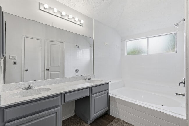 Building Photo - 16826 Carbridge Dr