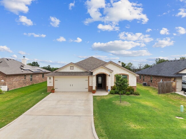 Building Photo - 2635 Settlers Oak Dr