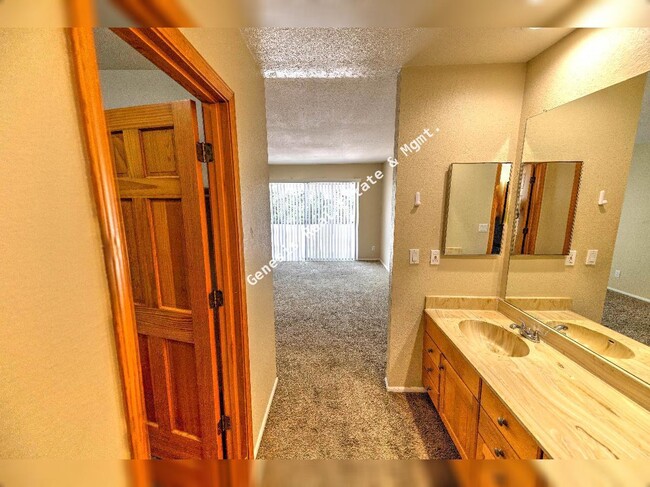 Building Photo - 4741 Calle Elegante