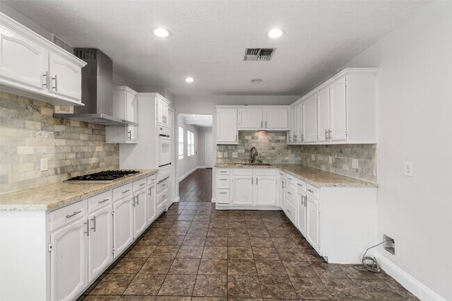 Building Photo - 714 Ogilvie St