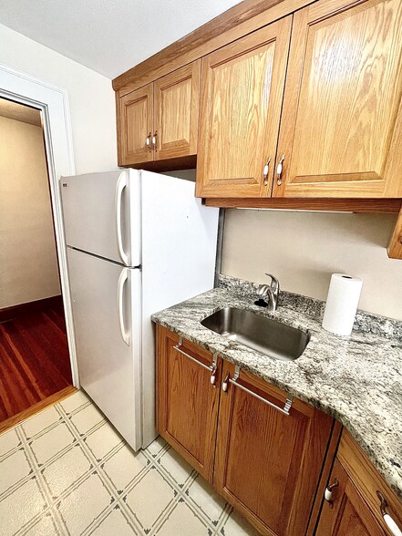 Kitchen - 50 Bretton Rd